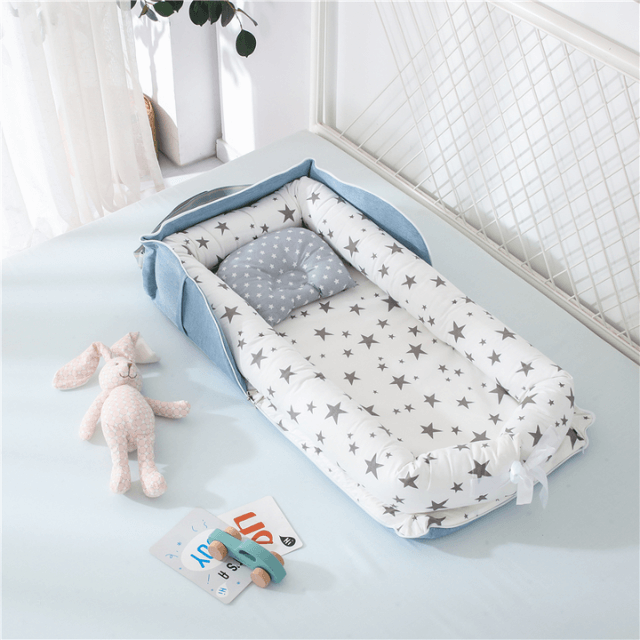 Frolic-Duo™ 2-in-1 crib and diaper bag