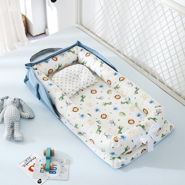 Frolic-Duo™  2-in-1 crib and diaper bag